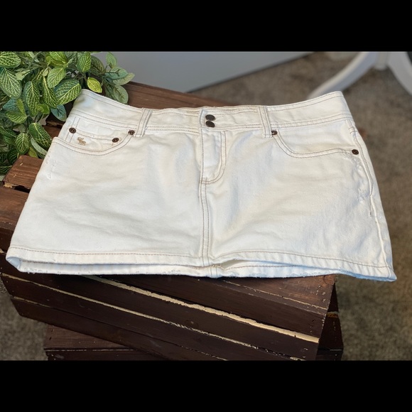 Abercrombie & Fitch Dresses & Skirts - Cute Abercrombie & Fitch White Jean Mini Skirt